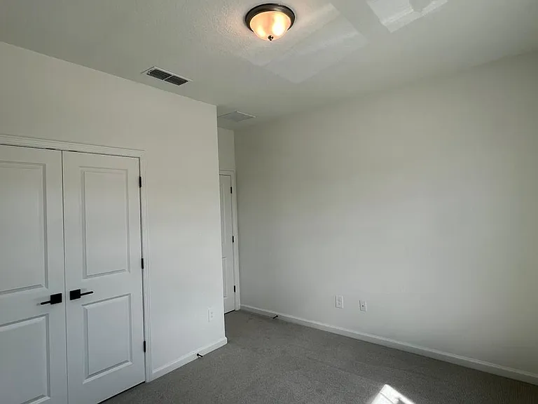 223 Brandon Lakes Dr — Photo 18