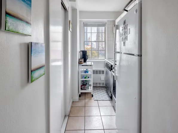 245 East 35th Street 8H image 6 of 7