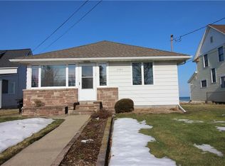 2564 Edgemere Dr, Rochester, NY 14612