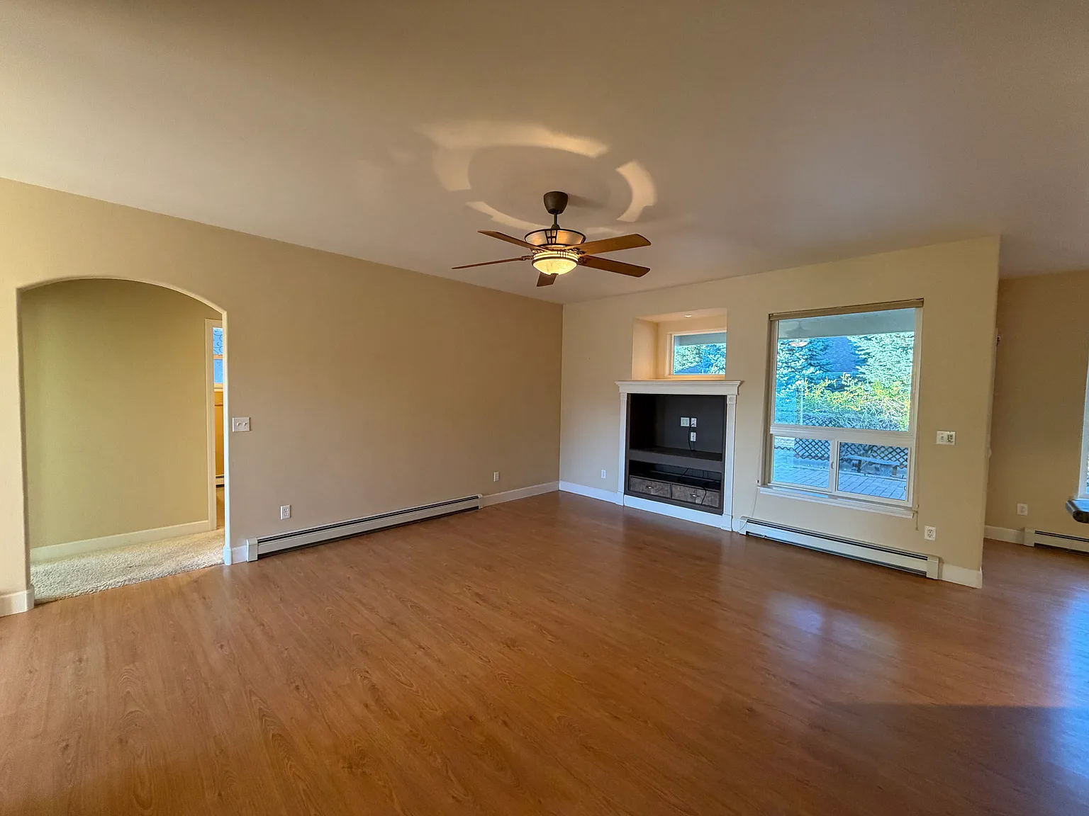 3 bed, 1695 sqft, $2,500 — Photo 2