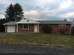 1411 Laurel Ln, Macungie, PA 18062