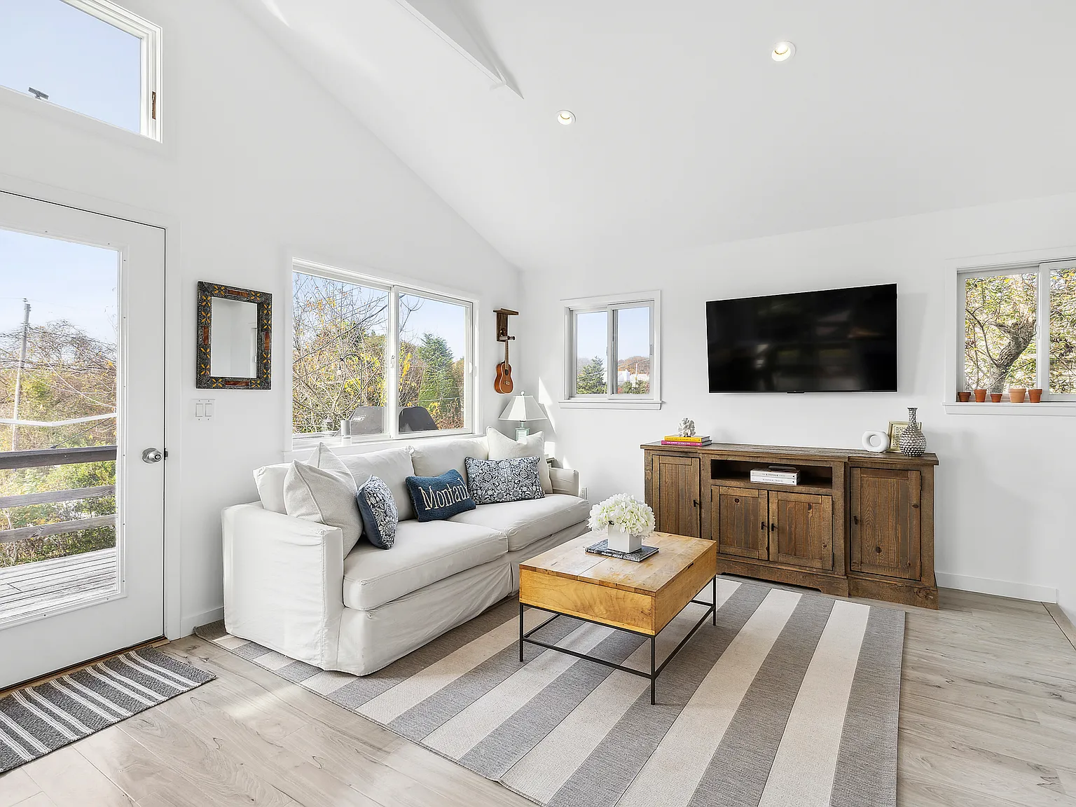 Ditch Plains Family Beach House — Photo 4