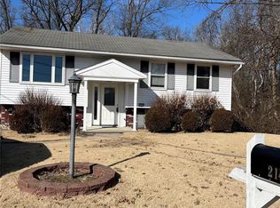 214 Pine Ridge Dr, Godfrey, IL 62035