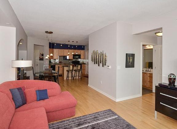 4th image of 500 Grant St E #1208