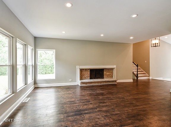 3rd image of 3 Thornwood Dr