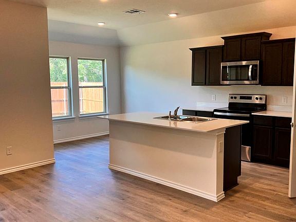 5th image of 401 River Oaks