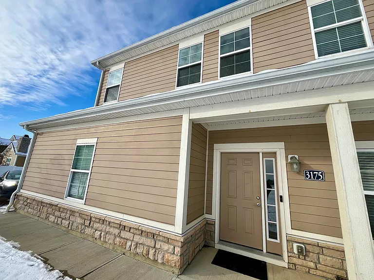 3175 Rossmore Cir — Photo 2