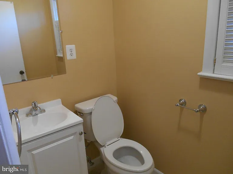 5809 Greenlawn Dr — Photo 9