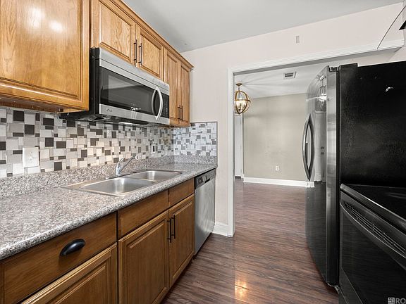 4th image of 1919 Brightside Dr