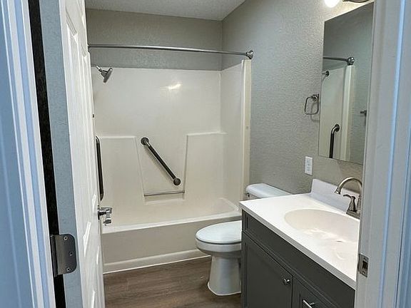 5th image of 407 2nd Ave NE APT 1