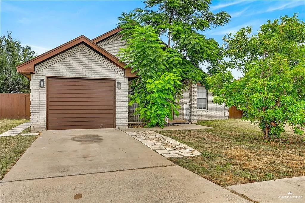 4 bed, 3.0 bath, 1446 sqft, $1,900 — Photo 3