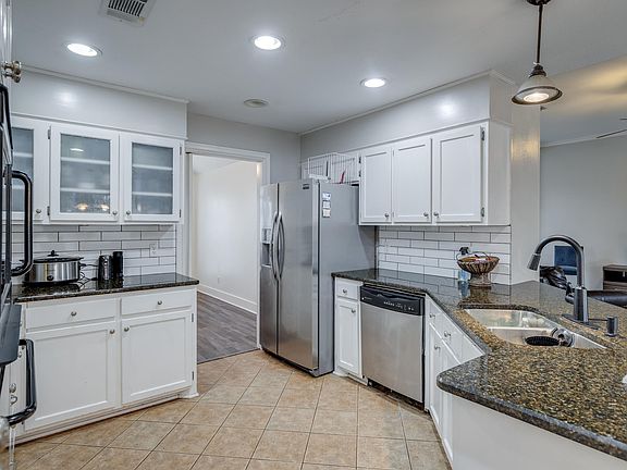 4th image of 102 Hidden Lakes Dr