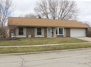 8238 Kingsbury Dr, Hanover Park, IL