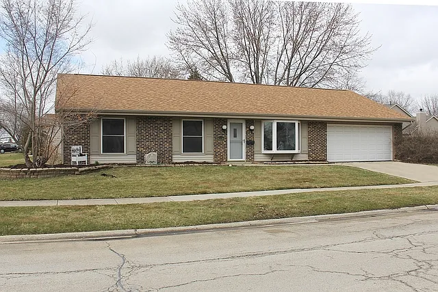 8238 Kingsbury Dr photo 1