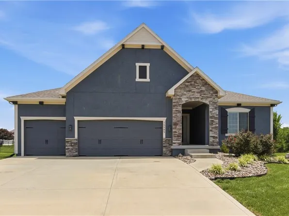 16989 S Heatherwood St, Olathe, KS 66062
