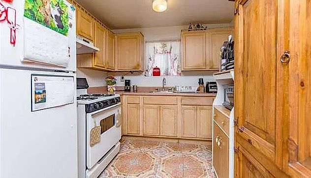 2nd image of 3701 Paulding Ave #3FAM
