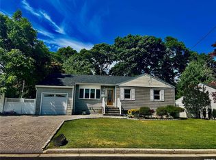 79 Thoreau Rd, North Babylon, NY 11703