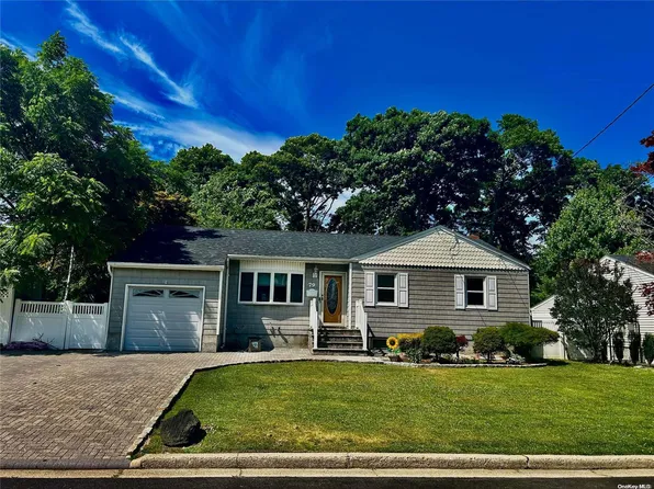 79 Thoreau Road, North Babylon, NY 11703