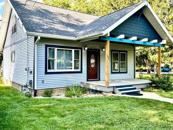 307 W 4th St, Pecatonica, IL 61063