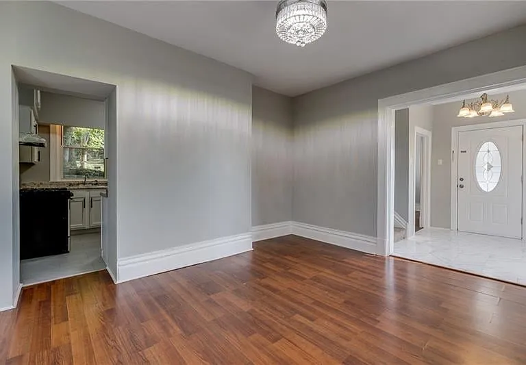 211 W Burgess St — Photo 12