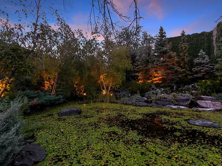 Breathtaking, award-winning landscaping at Cedars of Edina