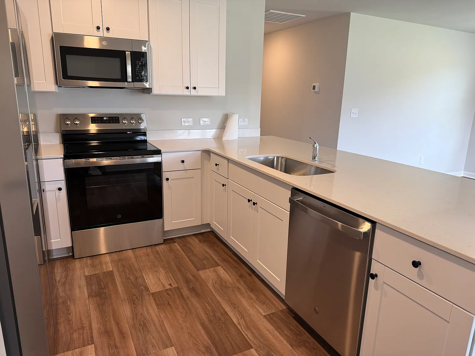 4 bed, 1666 sqft, $2,300 — Photo 4