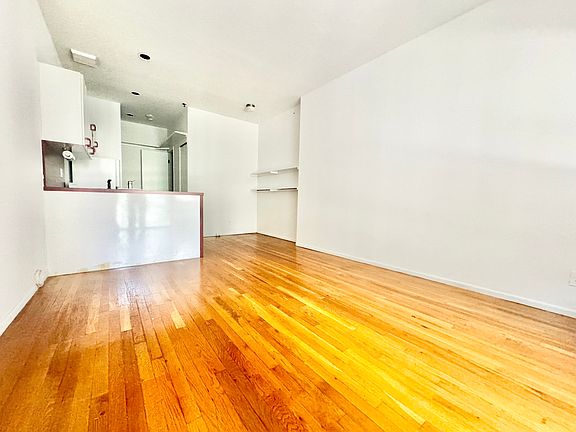 2nd image of 1724 2nd Ave APT 2B