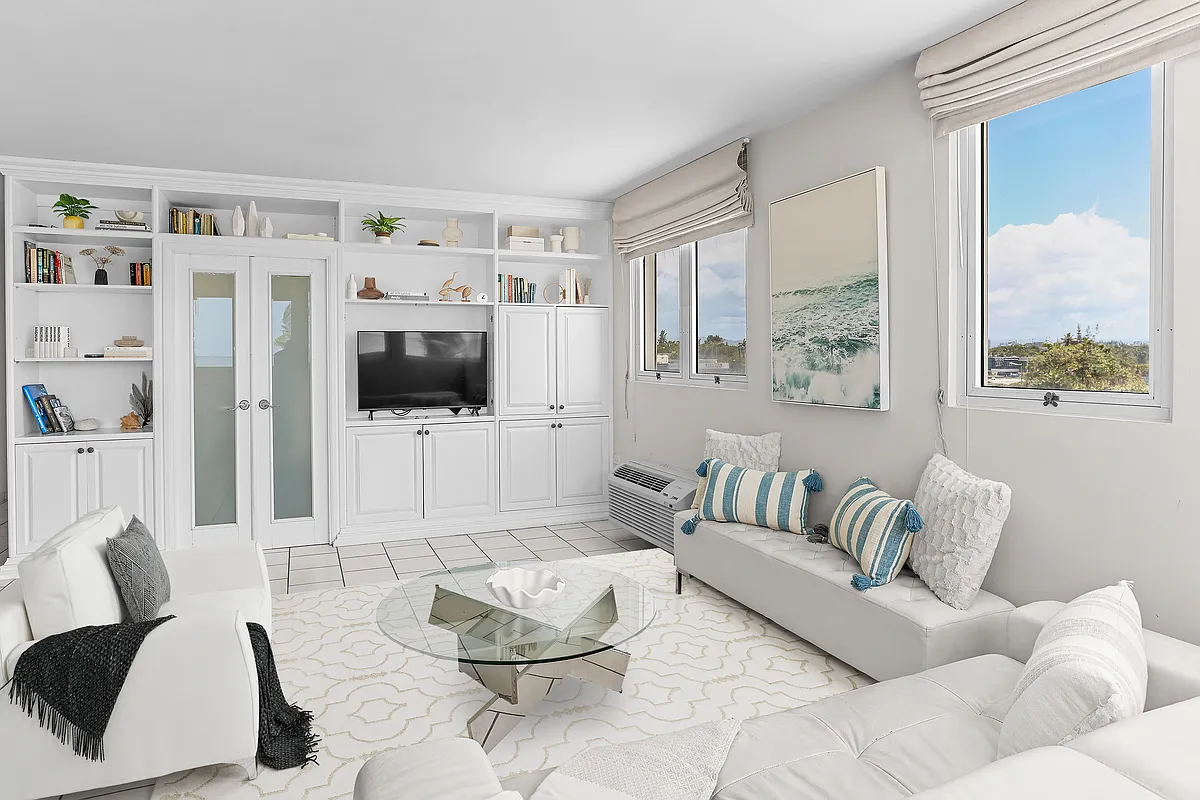 Building Photo - 5245 Avenue Isla Verde #202