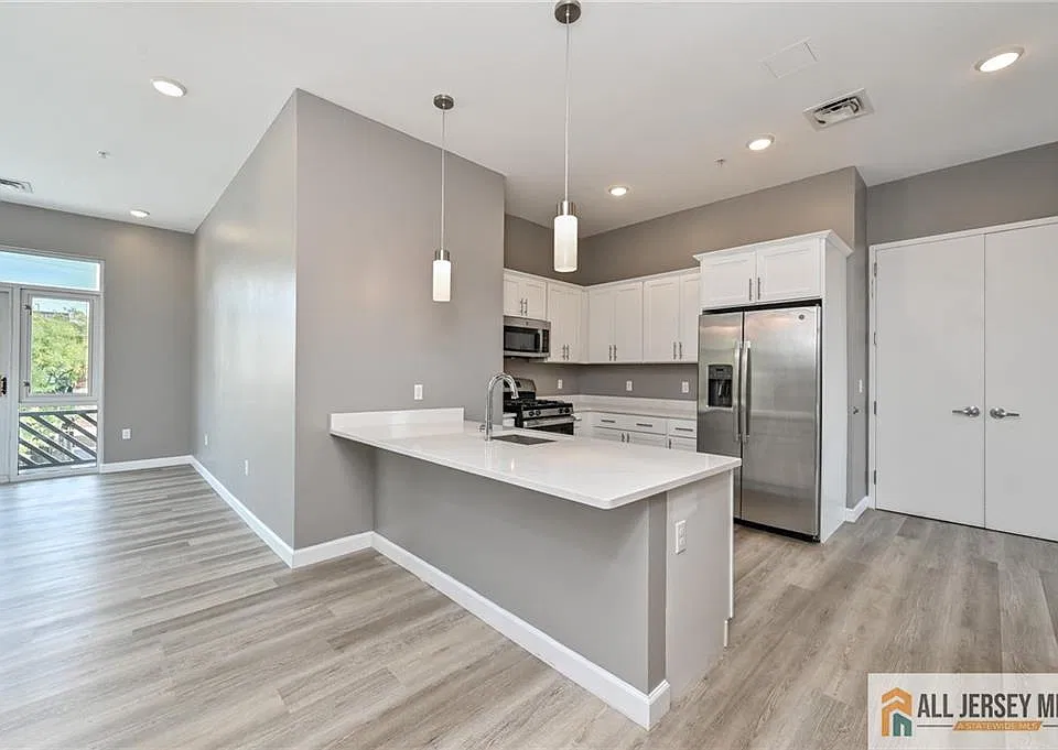 271 Millburn Ave #2D