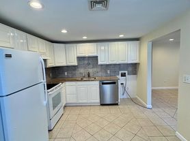 1 Lawndale Ave, Saugus, MA