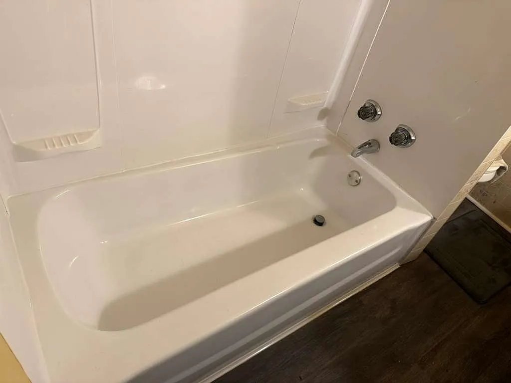 3 bed, 1200 sqft, $950 — Photo 3