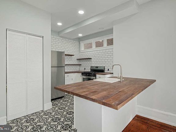4th image of 5009 Catharine St #2