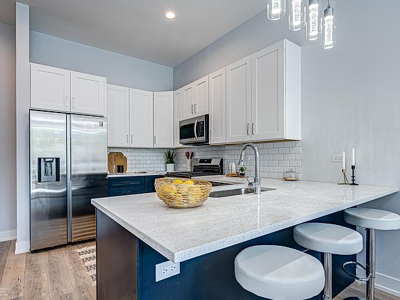 2nd image of 2402 W Carmen Ave #305