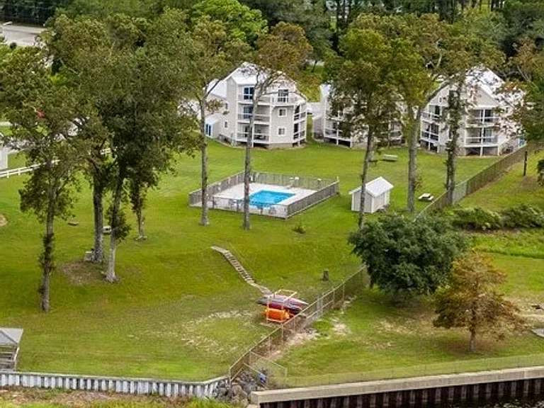 89 Country Club Dr #C5 — Photo 2