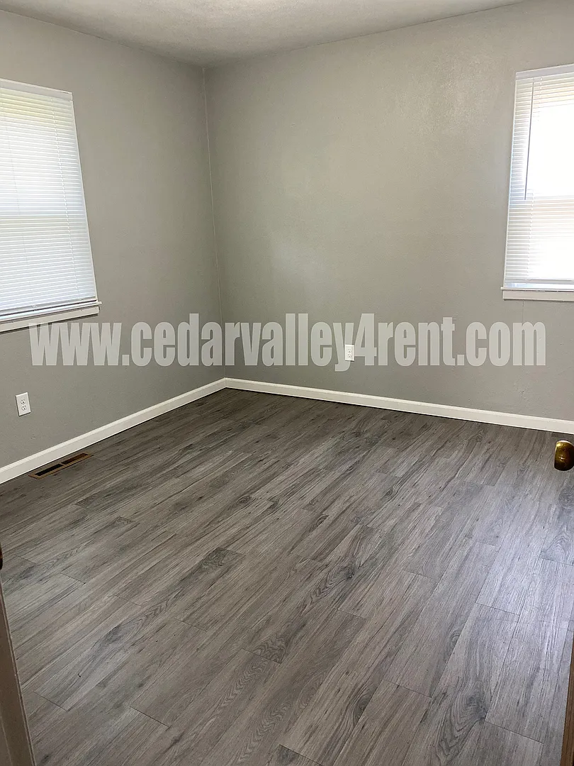 2 Bedroom, 1 Bath Single Family Home 806 Ash St Waterloo, IA — Photo 4