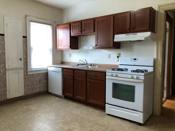 3218 N Oakland Ave, Milwaukee, WI 53211