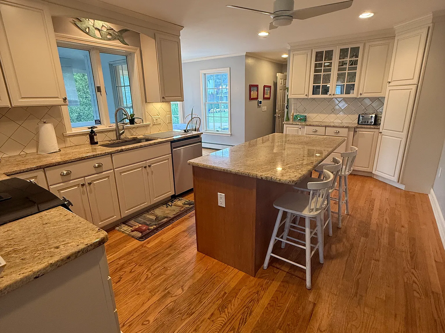 3 bed, 3082 sqft, $3,250 — Photo 1