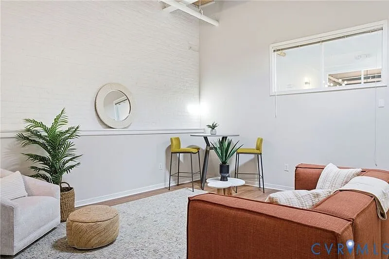 2 bed, 1.0 bath, 1055 sqft, $2,295 — Photo 3