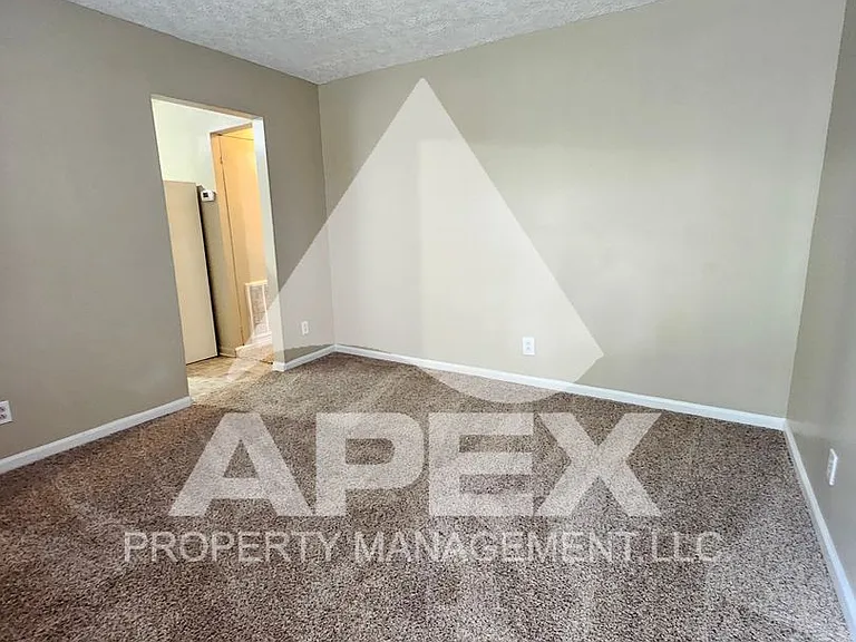 220 Ogle Avenue — Photo 4
