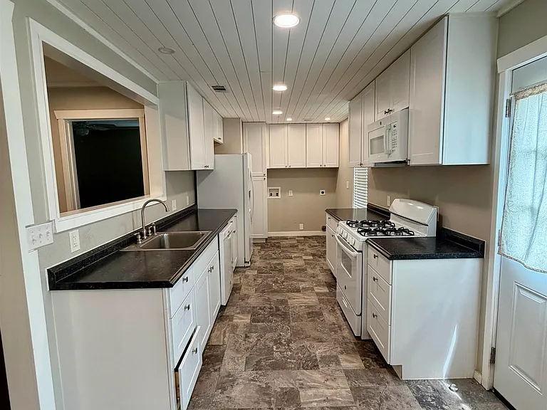 404 N West Ave — Photo 6