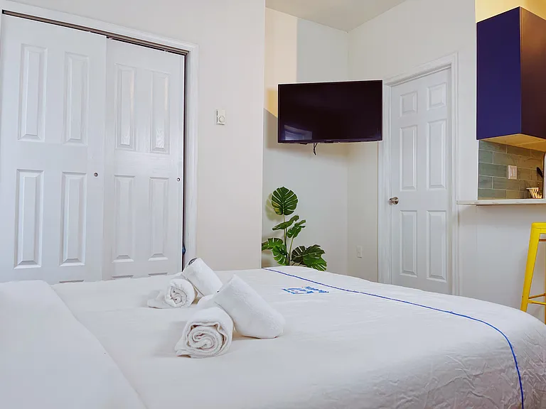 1725 Bainbridge St #2F — Photo 11