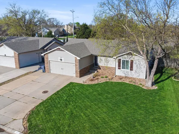 1007 N Pine Grove St, Wichita, KS 67212