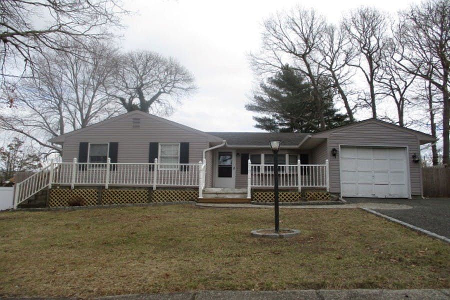 1st image of 25 Pamela Ln