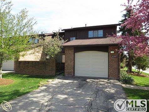 26710 Summerdale Front Right.JPG