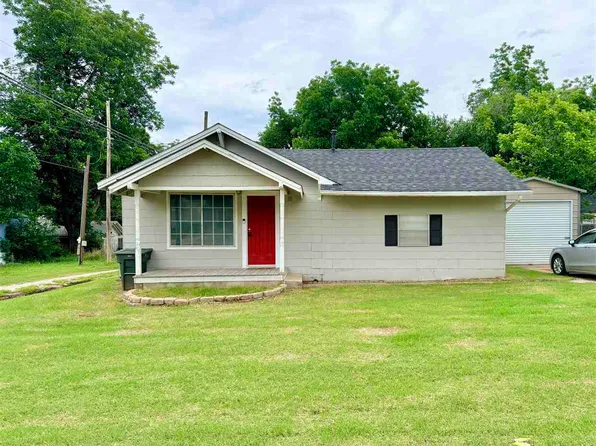 712 N 11th St, Perry, OK 73077