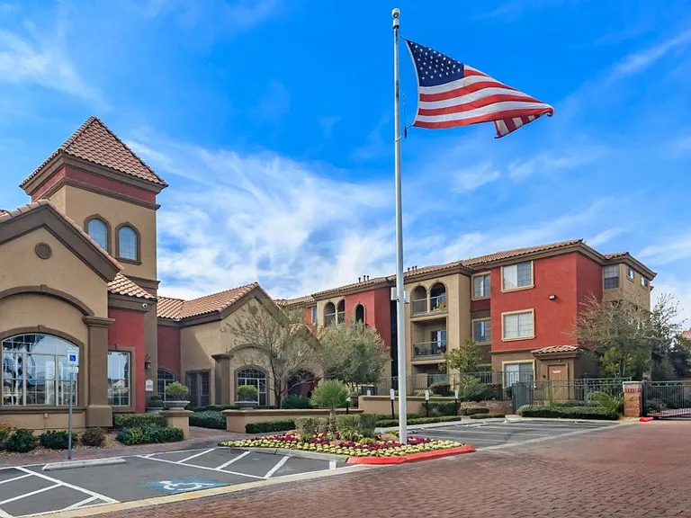 Montecito Pointe Apartments — Photo 26
