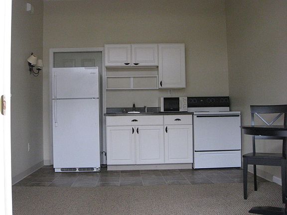 5th image of 525 Maple Ave APT 8