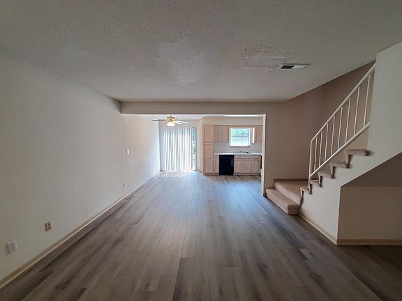 3rd image of 103 NE Sunshine St APT C