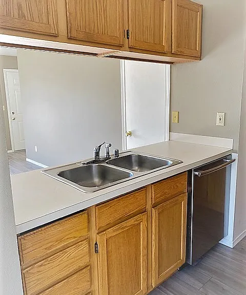 2100 Woburn St — Photo 2