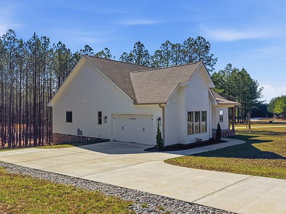 2nd image of 405 Boone Pass